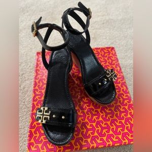 Tory Burch Tory Burch, Elaina wedge size 6